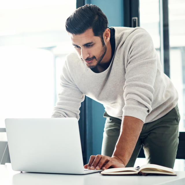 Man using Conga Grid on laptop