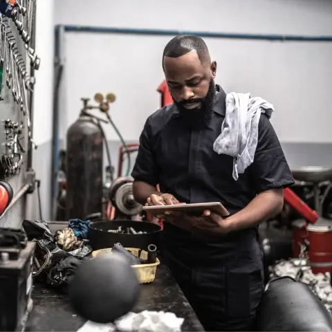 Mechanic using tablet